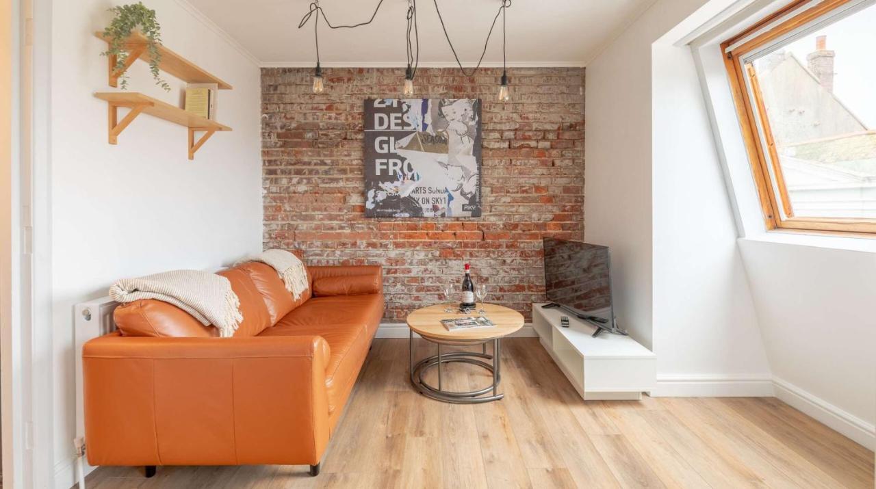 One Bed Top Floor, Brand New, Central Old Town Гастингс Экстерьер фото
